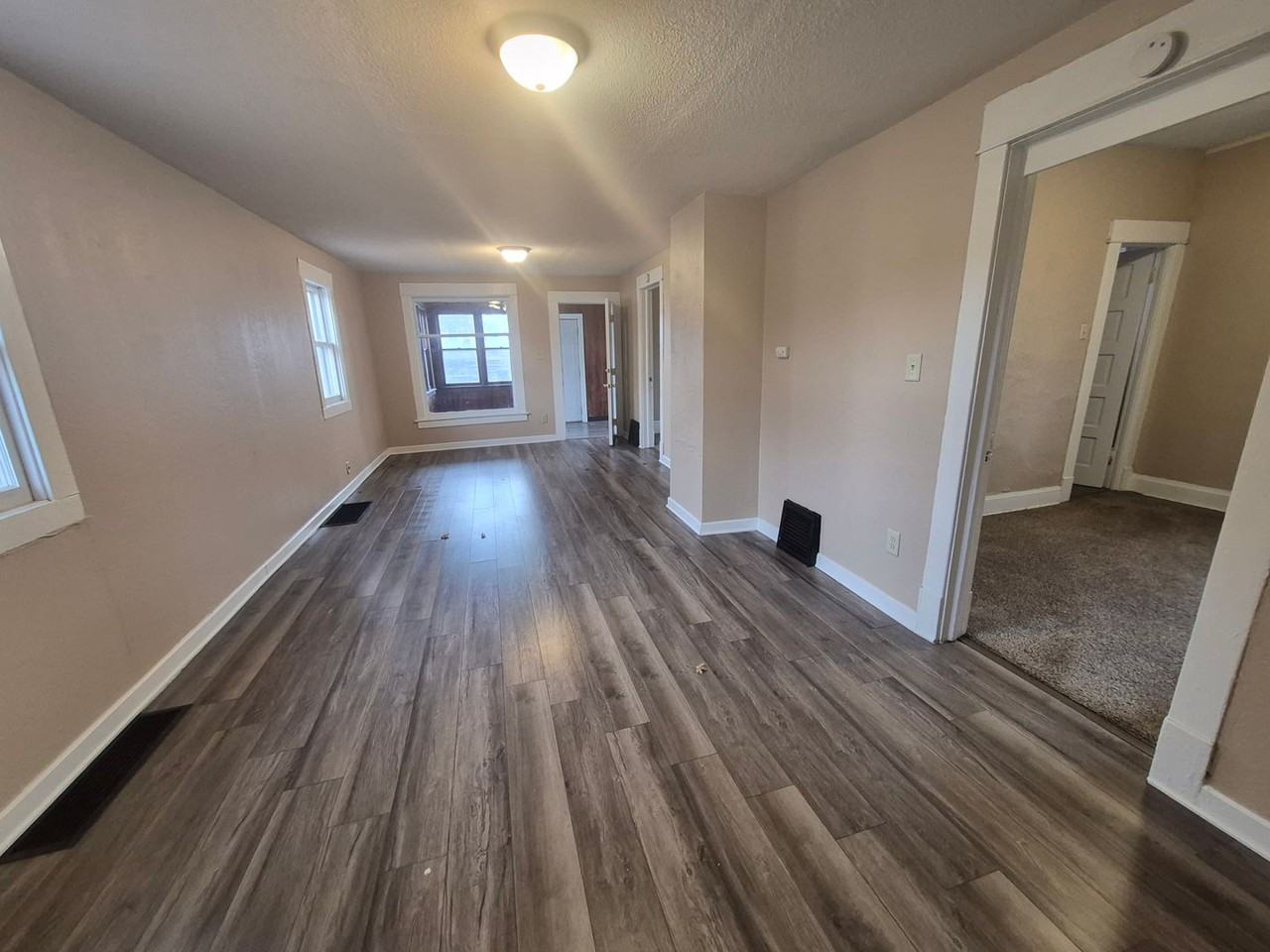 905 25th St - Photo 2 of 20