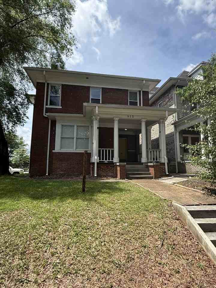 912 Oak St #1 - Photo 5 of 5