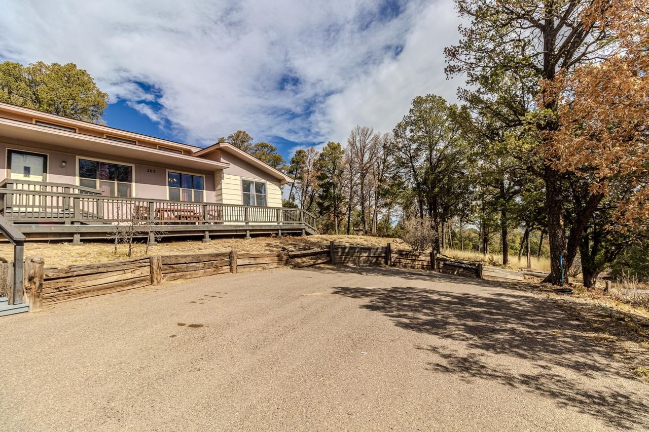 202 Warwick Dr #1 - Photo 5 of 38