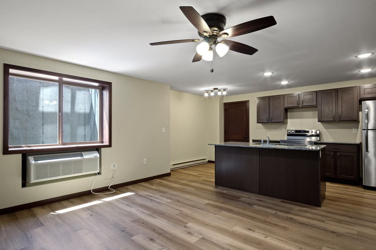 902 Menomonie St, Eau Claire, WI, USA - 4 #4 - Photo 2 of 15