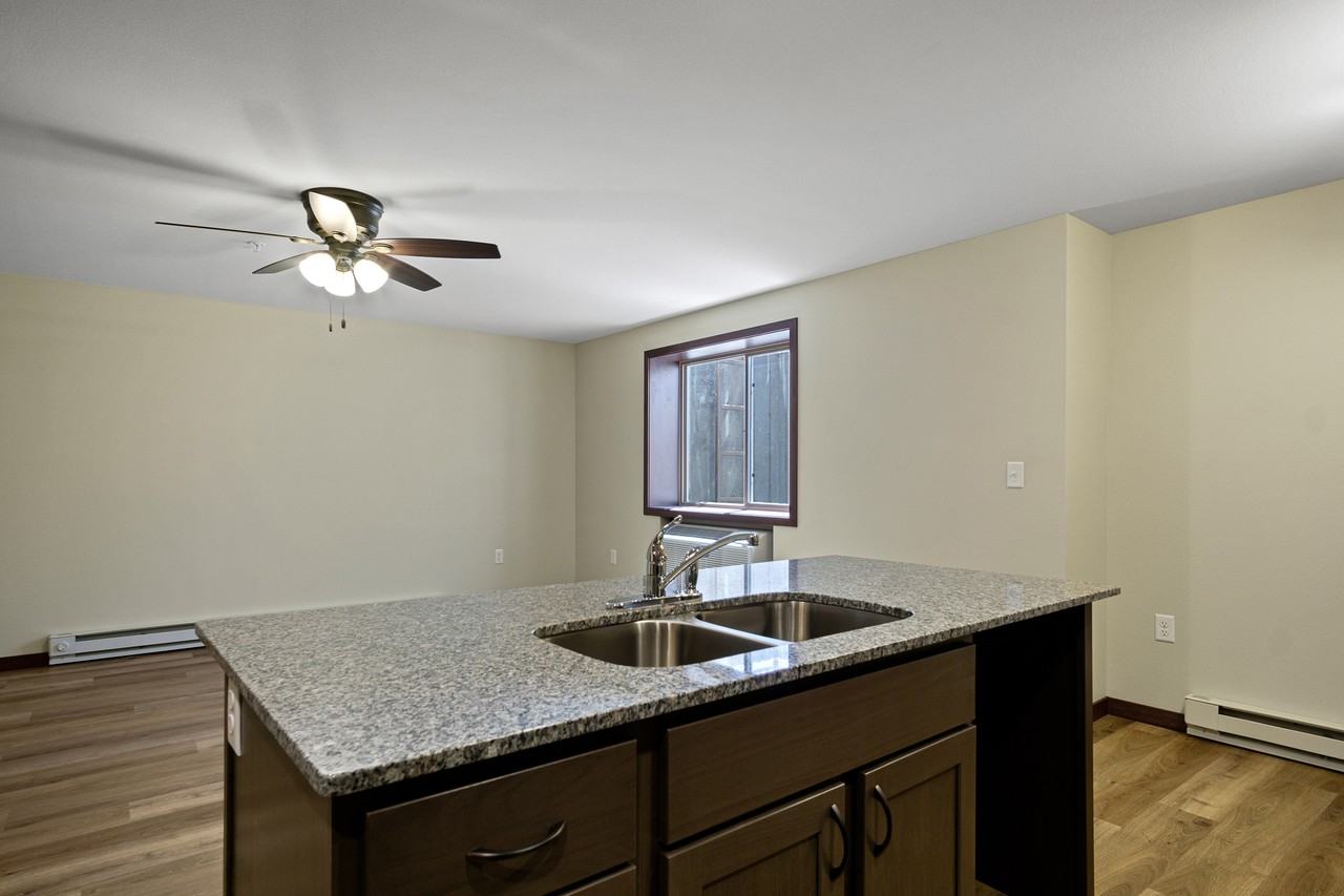 902 Menomonie St, Eau Claire, WI, USA - 4 #4 - Photo 4 of 15