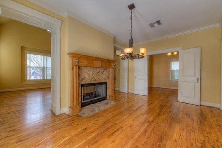 4527 Avenue B - Photo 4 of 43