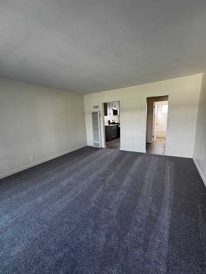 5434 Sierra Vista Ave - Photo 6 of 11