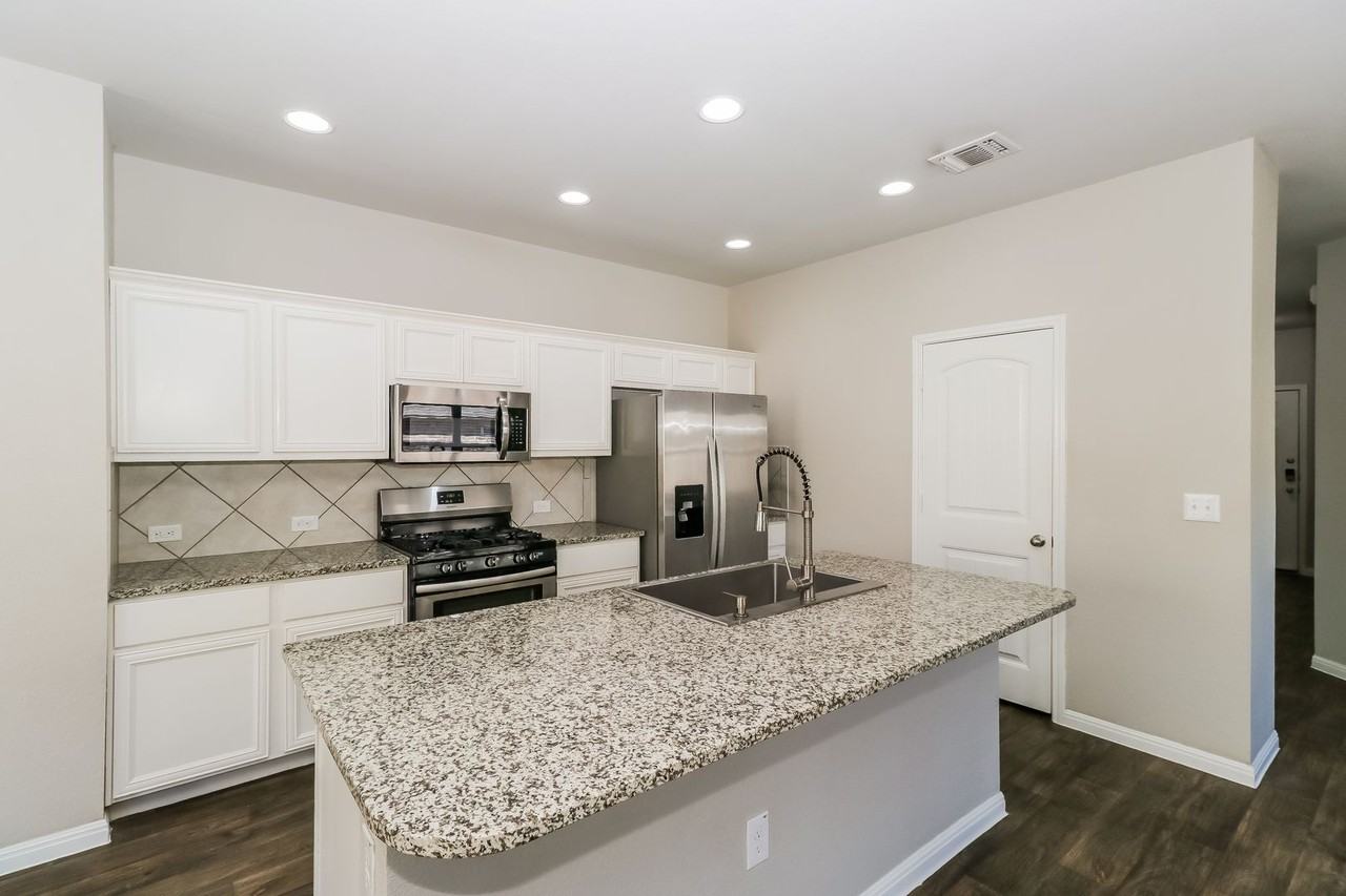 10913 Gonzales Ranger Pass - Photo 7 of 19