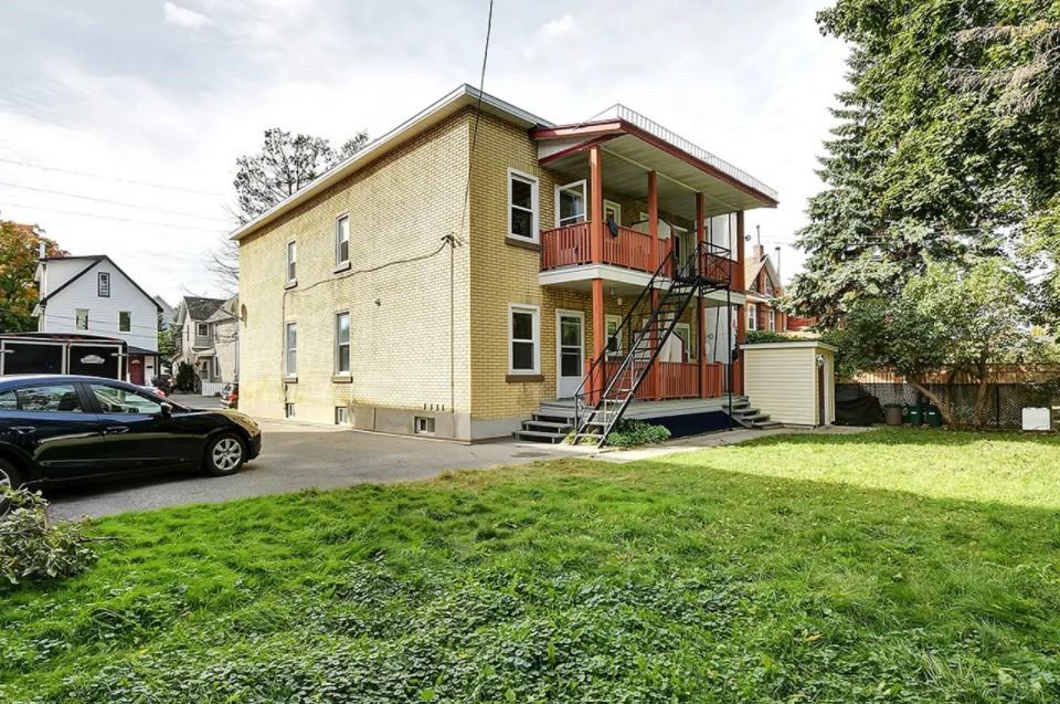 121 Glenora St - Photo 2 of 17