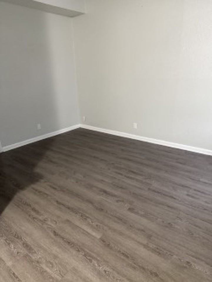 Rose Street Too - Photo 4 of 15