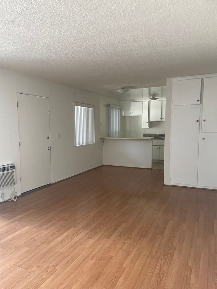 Kabir Apts (Montrose) - Photo 3 of 9