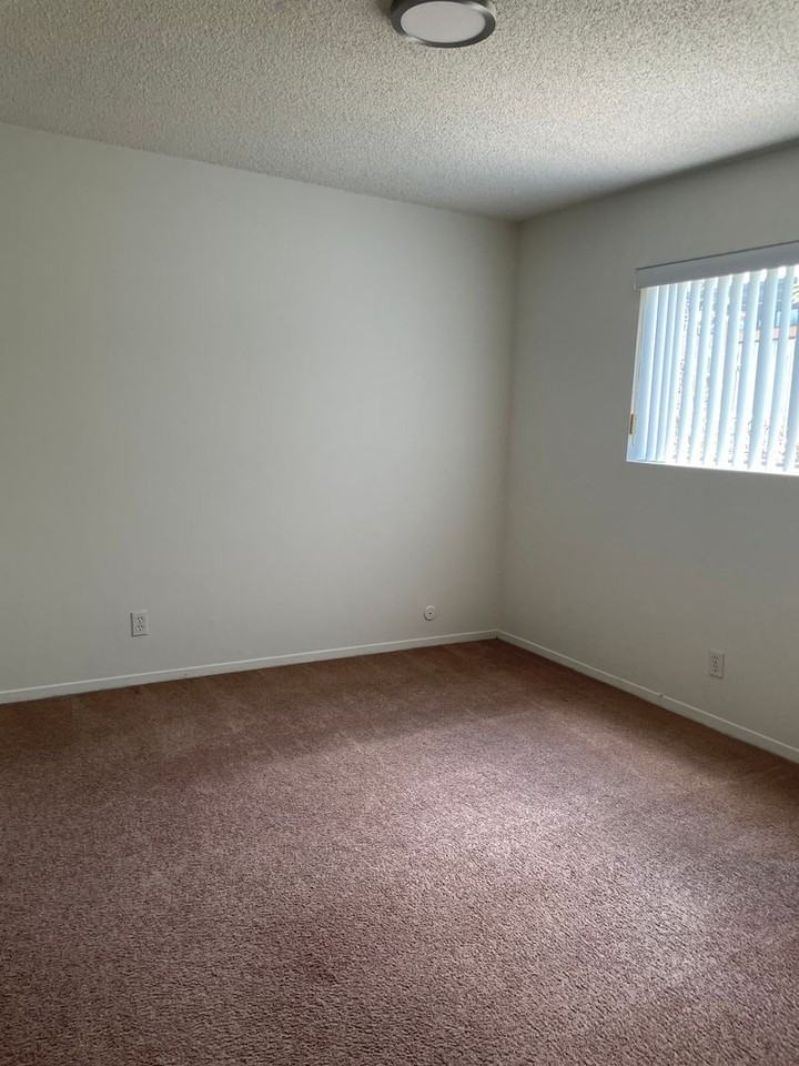 Kabir Apts (Montrose) - Photo 6 of 9