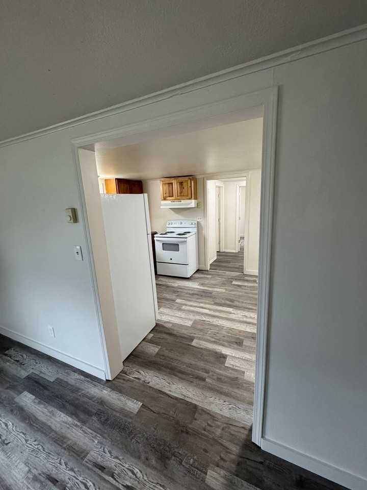 1977 Cedar Ave - Photo 5 of 17