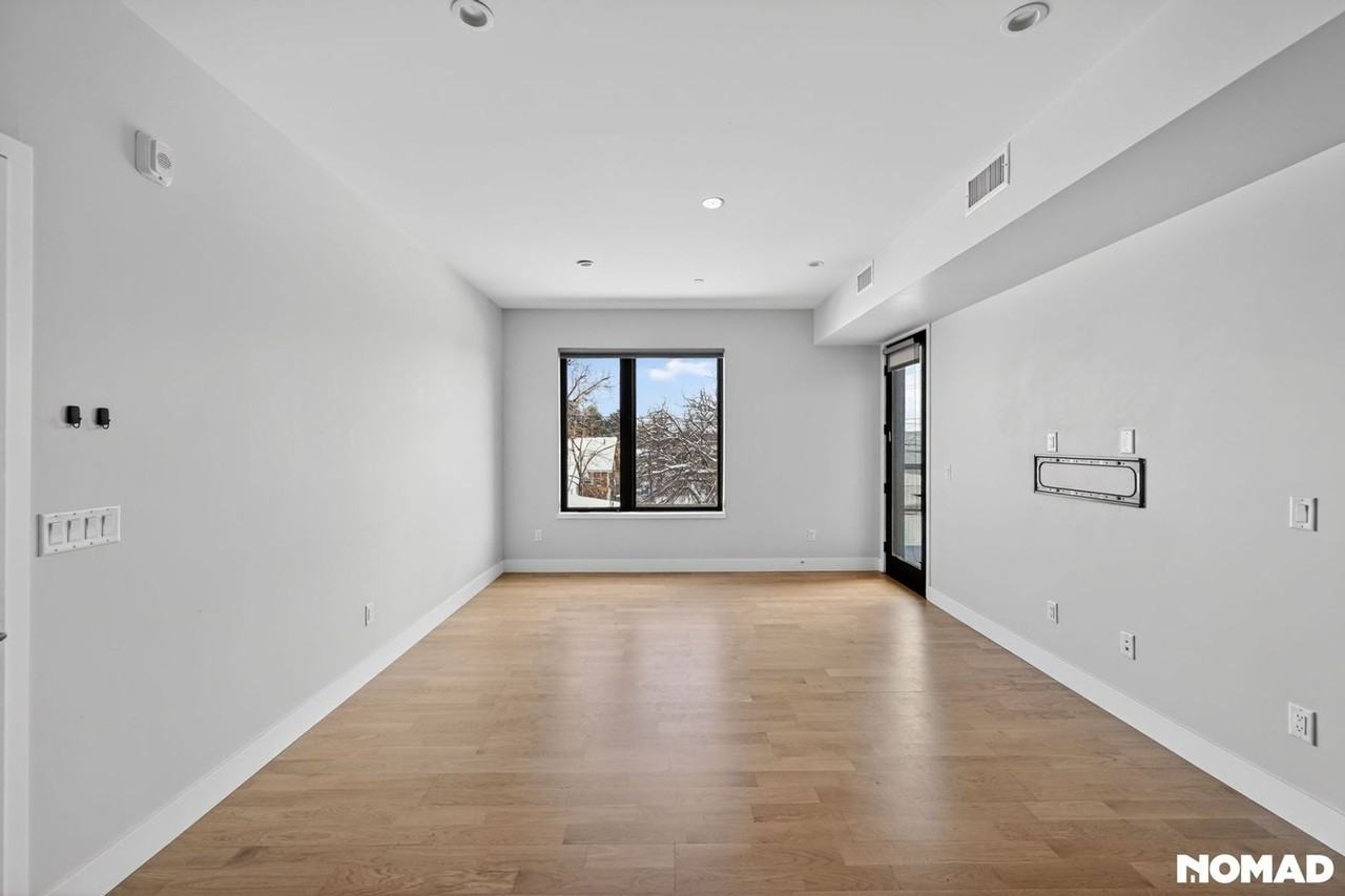 2718 Pine St - Photo 5 of 32