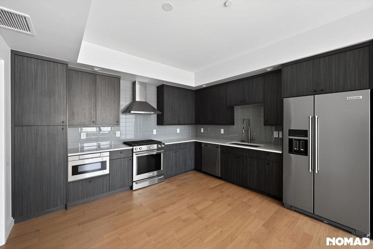 2718 Pine St - Photo 2 of 32