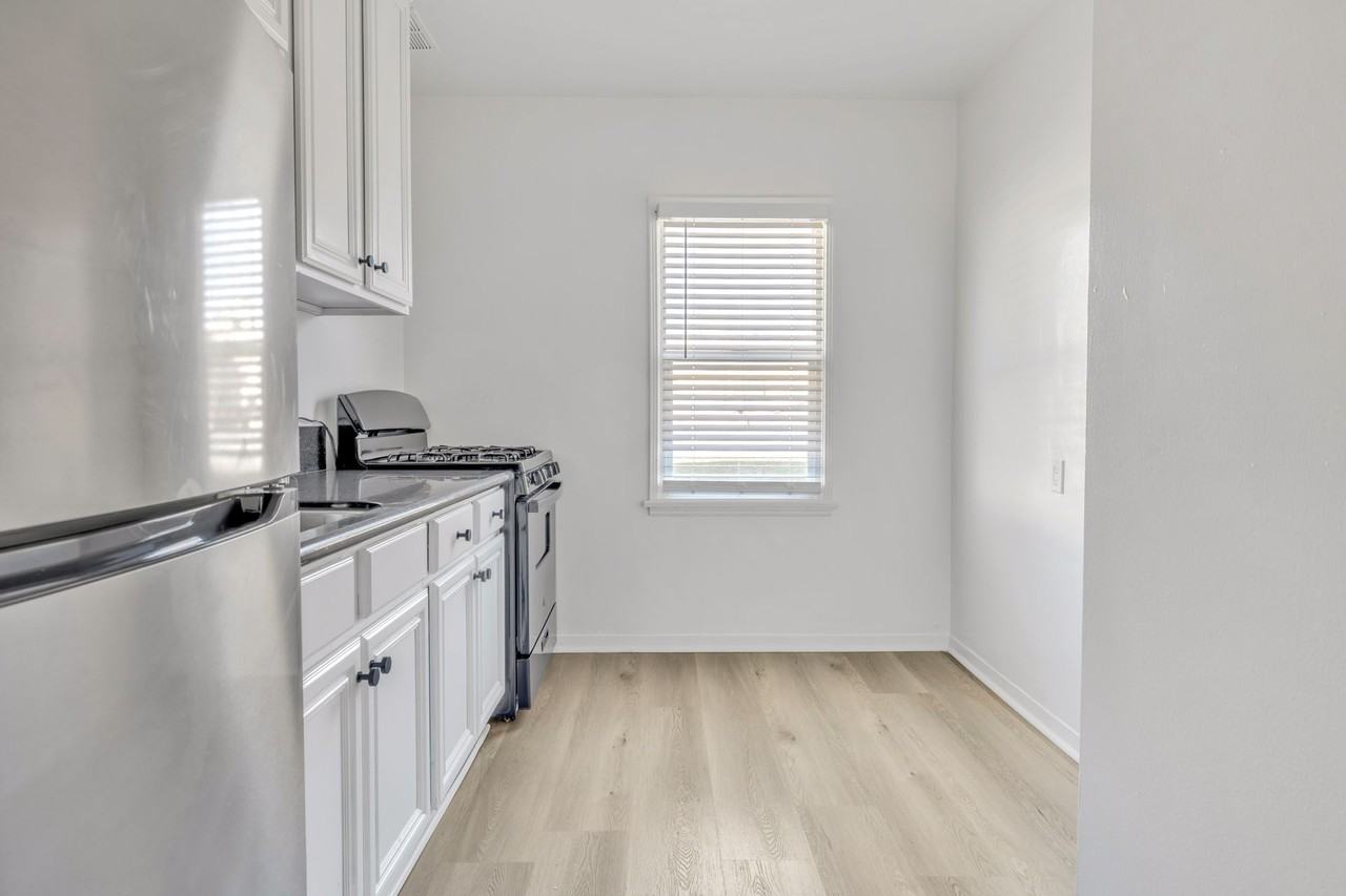 The Cadillac - Photo 6 of 11