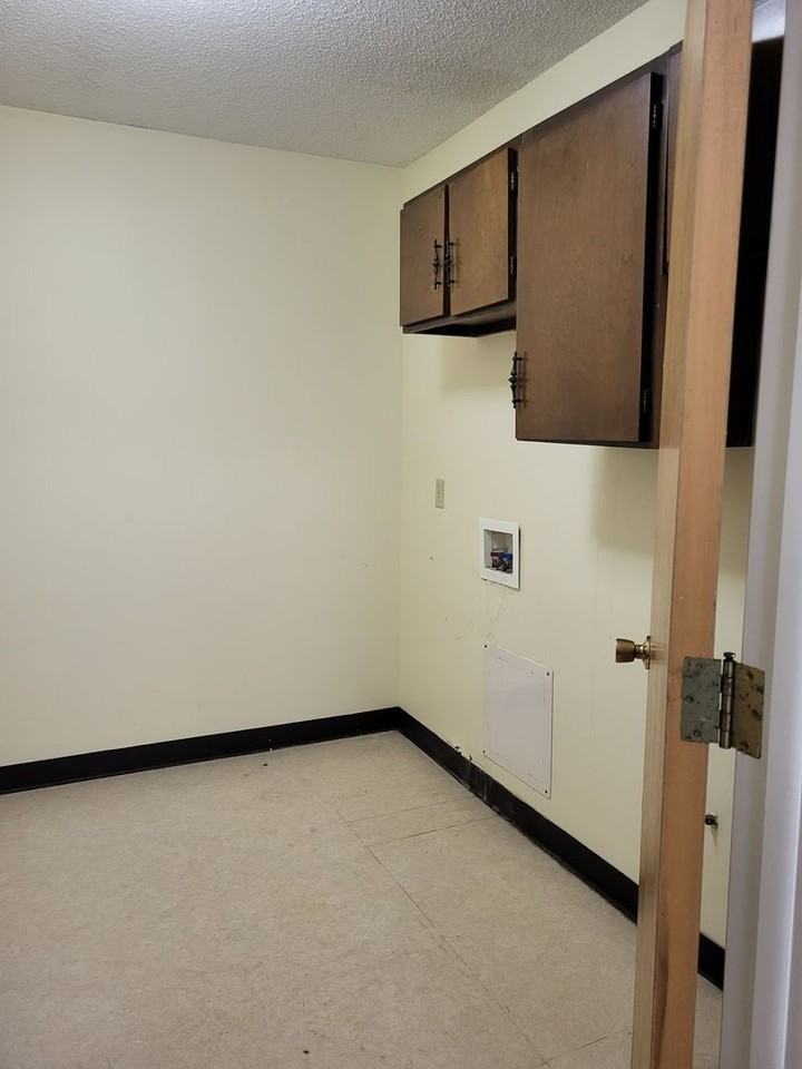 Downs - Maple Grove Apts - Photo 4 of 19