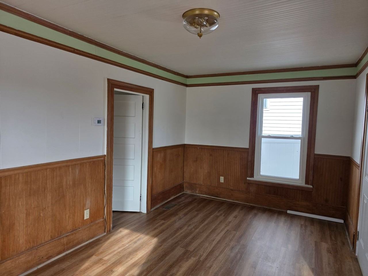 142 Welch St - Photo 7 of 14