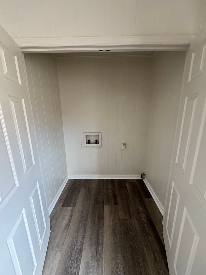 1400 Newton St - Photo 6 of 33