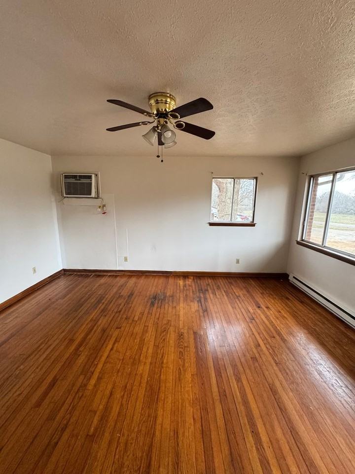 3733 Robert Riding Rd - Photo 4 of 24