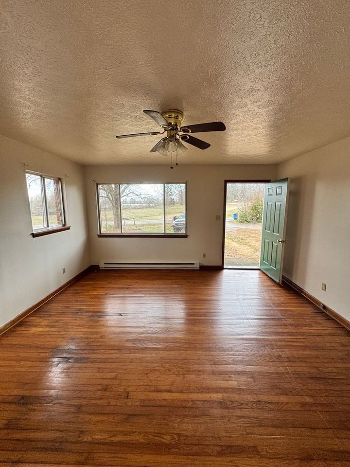 3733 Robert Riding Rd - Photo 5 of 24