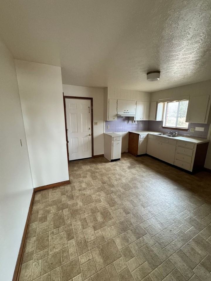 3733 Robert Riding Rd - Photo 7 of 24