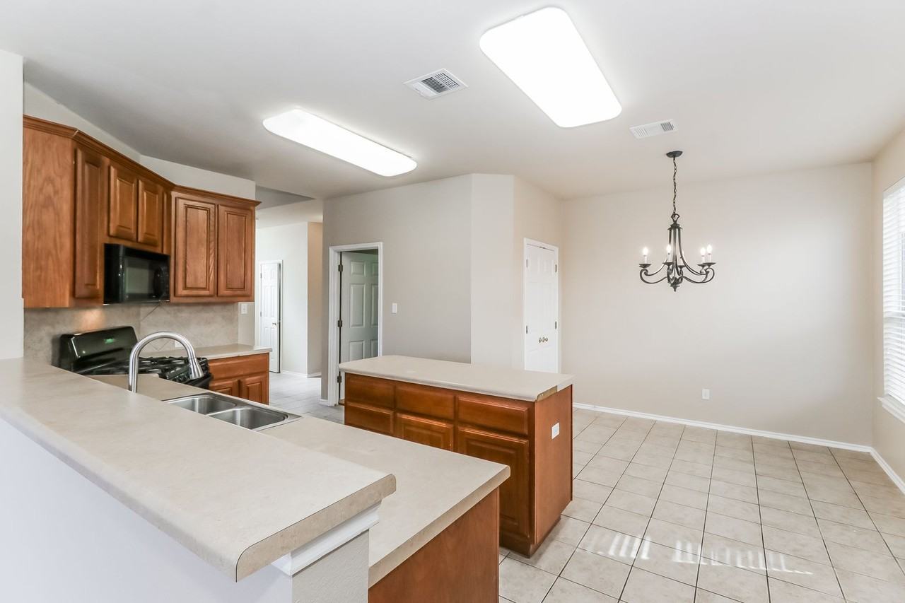 3816 Bandice Ln - Photo 5 of 18