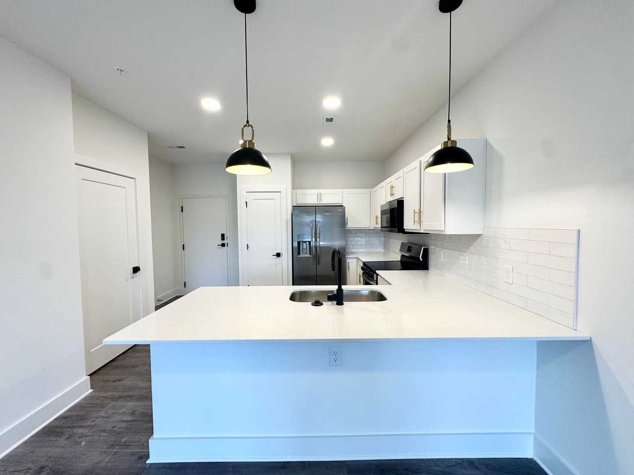 175 W Black St - Photo 6 of 14