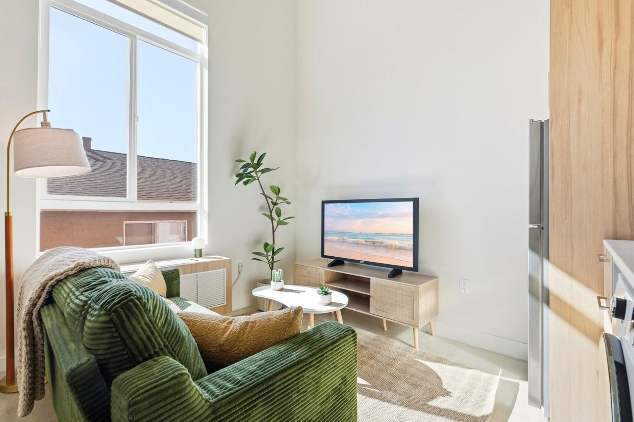 Coral Designer Studio Community Living - Photo 5 of 50