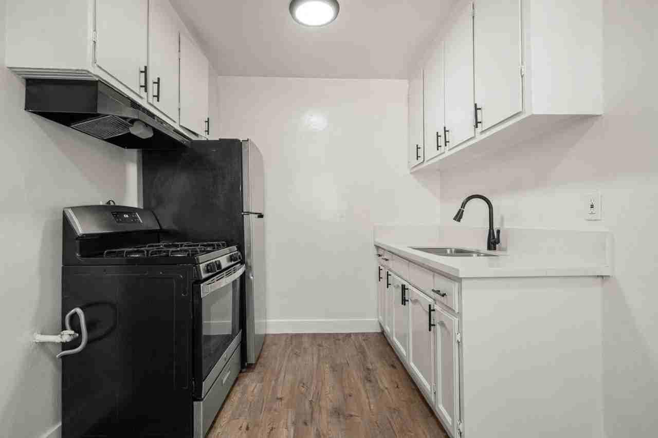 634 W. 92nd Street - Photo 4 of 33