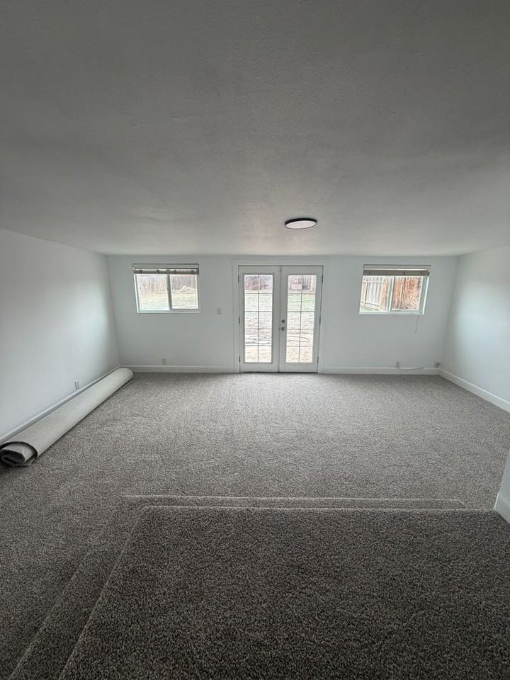 813 S Catalpa St - Photo 6 of 9