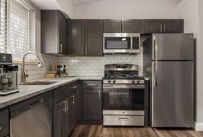 featured image of 1361 Fox Run Dr