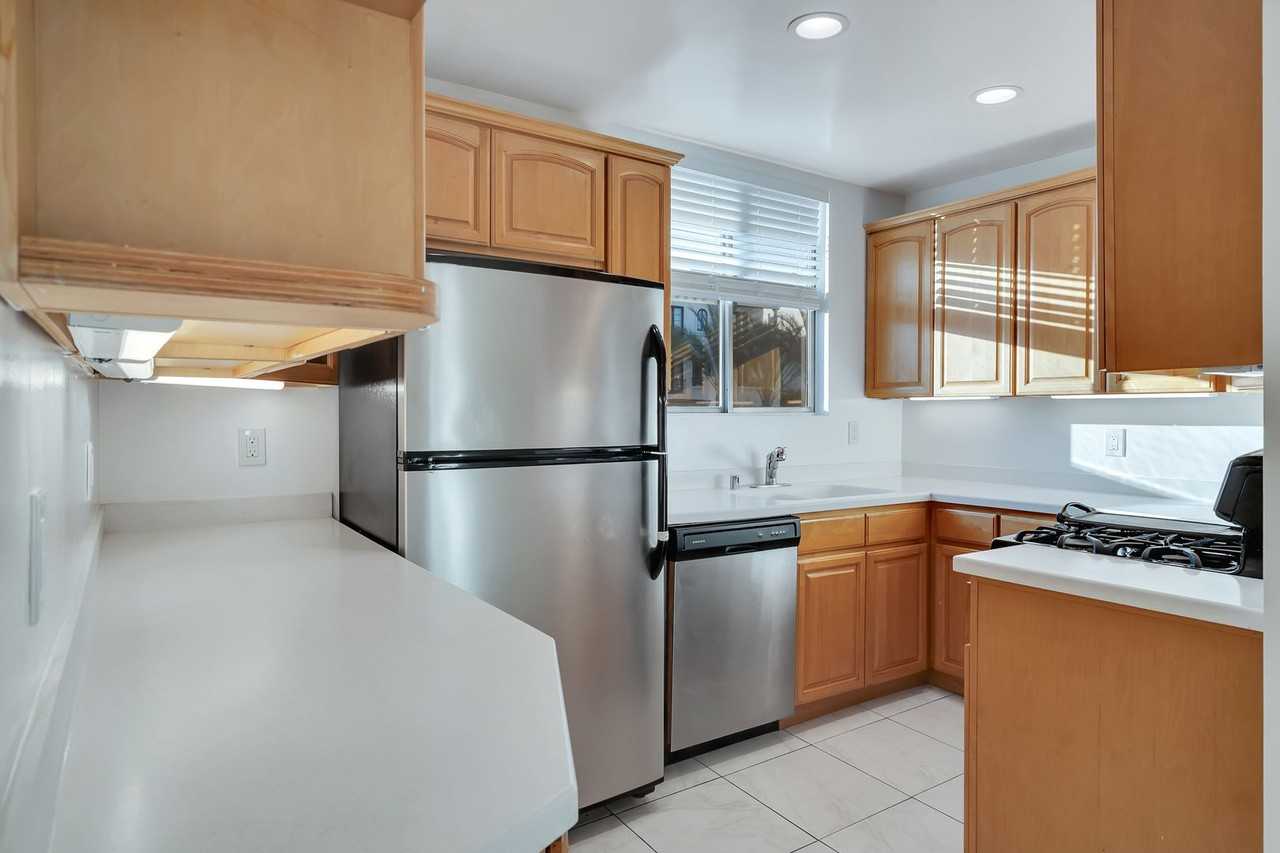 432 N Palm Dr - Photo 3 of 46