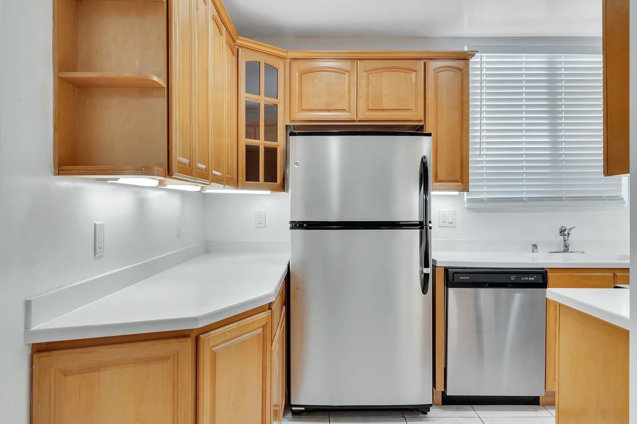 432 N Palm Dr - Photo 6 of 46