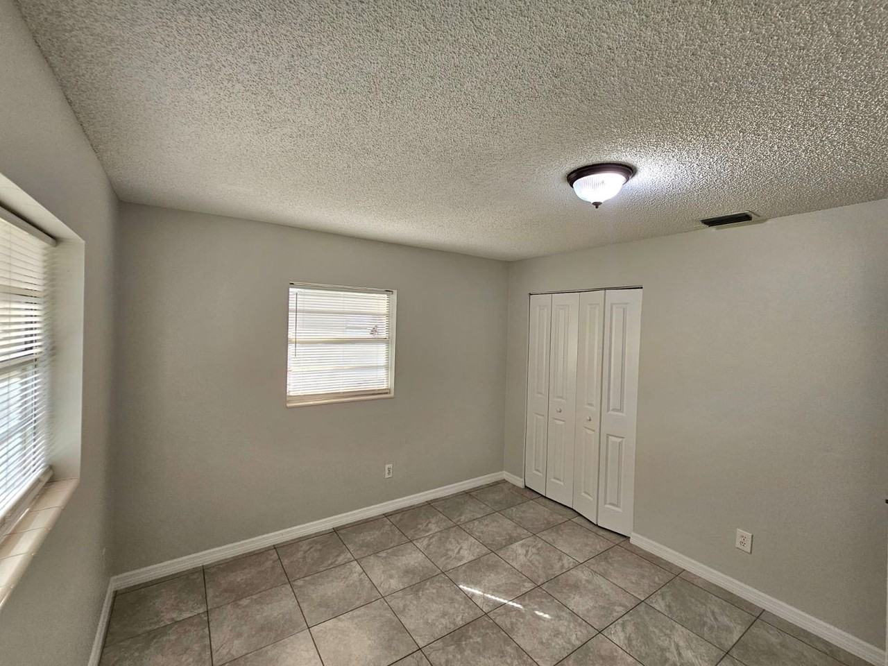 2584 Seneca Ave - Photo 7 of 16