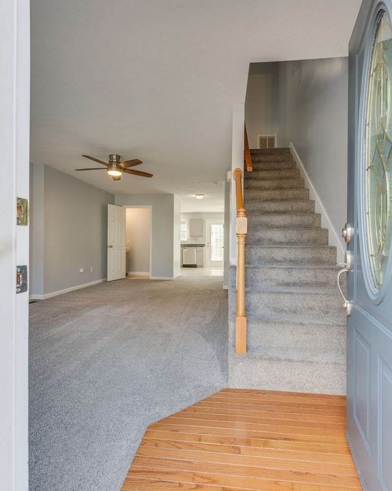 220 Amanda Ln - Photo 3 of 25