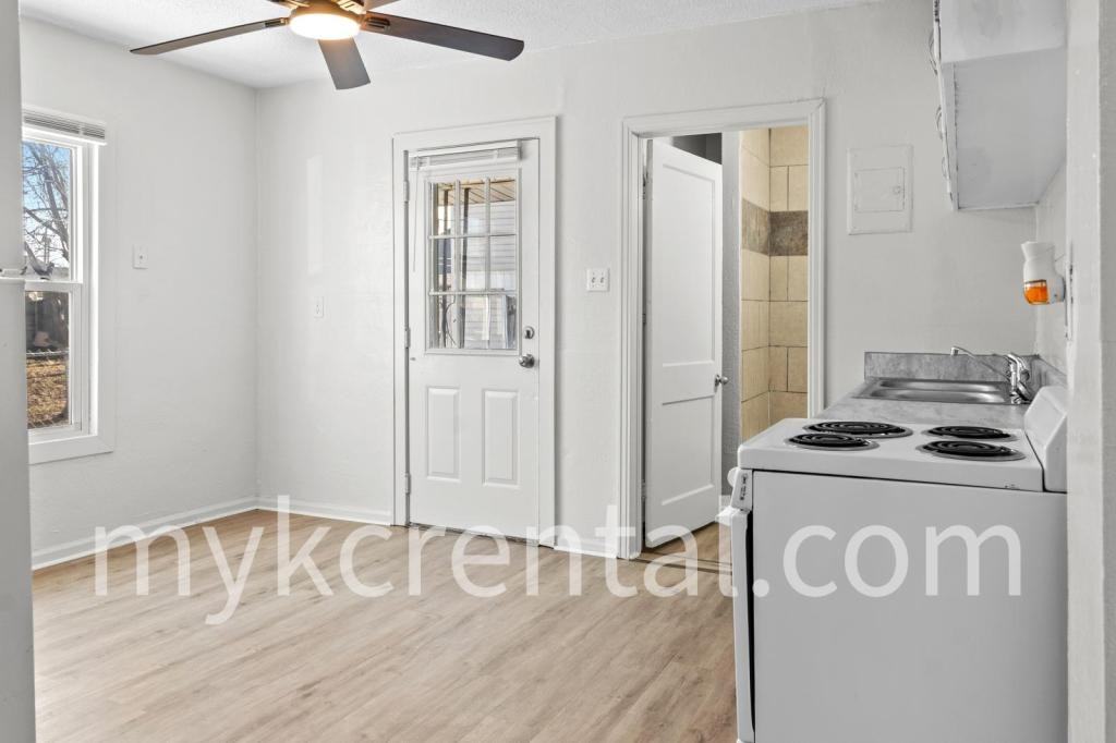 1129 Hasbrook Ave - Photo 3 of 30