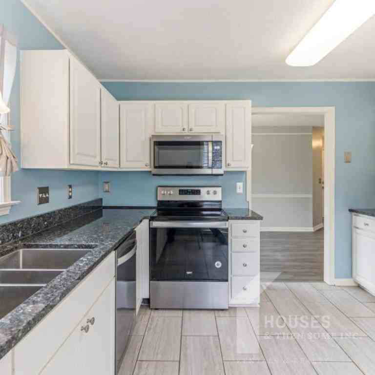 110 Stonington Way - Photo 3 of 23