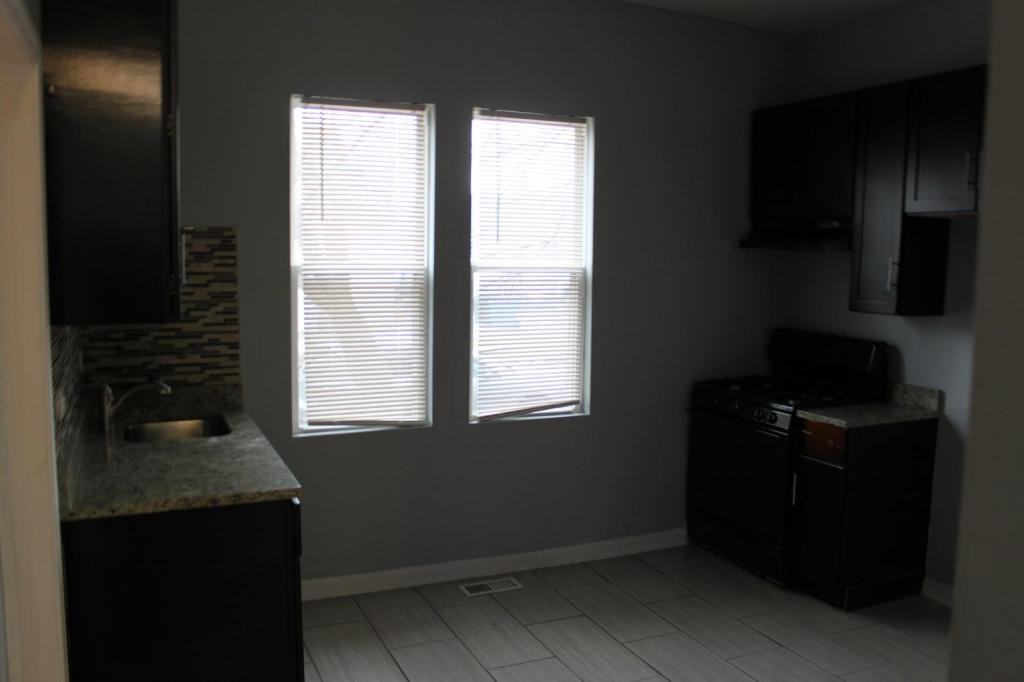 8756 S Exchange Ave - Photo 4 of 7