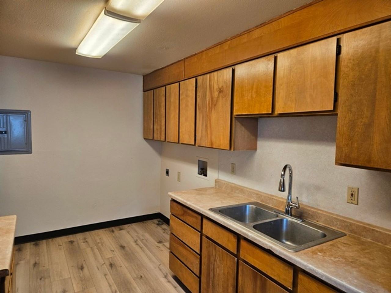 srsl01* - Photo 2 of 33