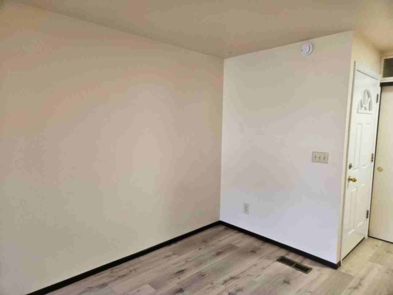 srsl01* - Photo 6 of 33