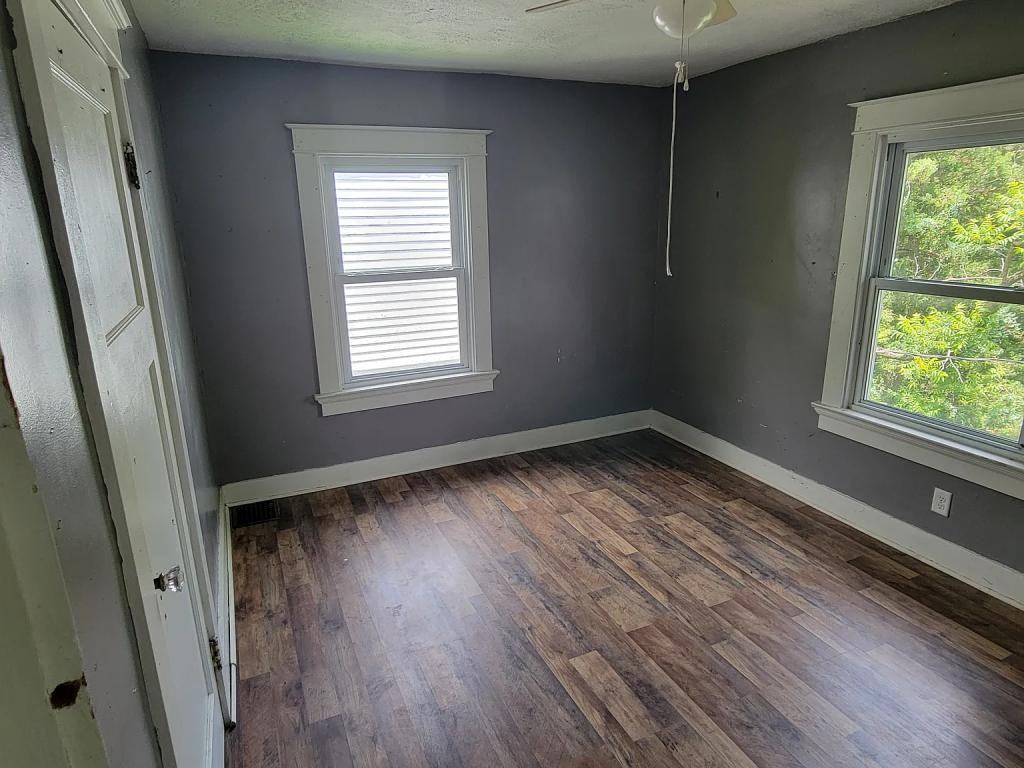 715 W Fairview Ave - Photo 2 of 22