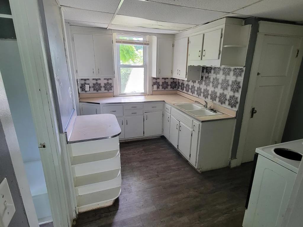 715 W Fairview Ave - Photo 4 of 22