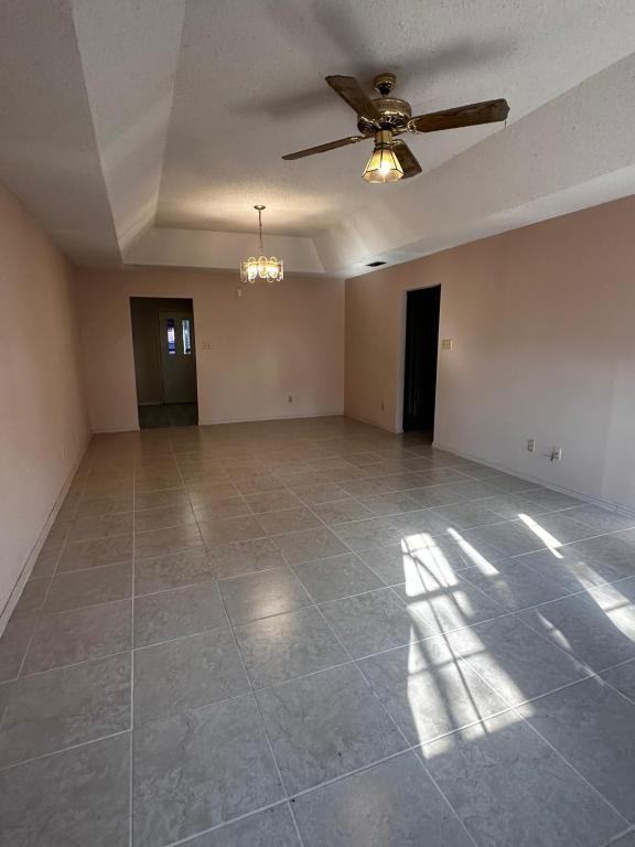 2704 Ashley Ct - Photo 3 of 12