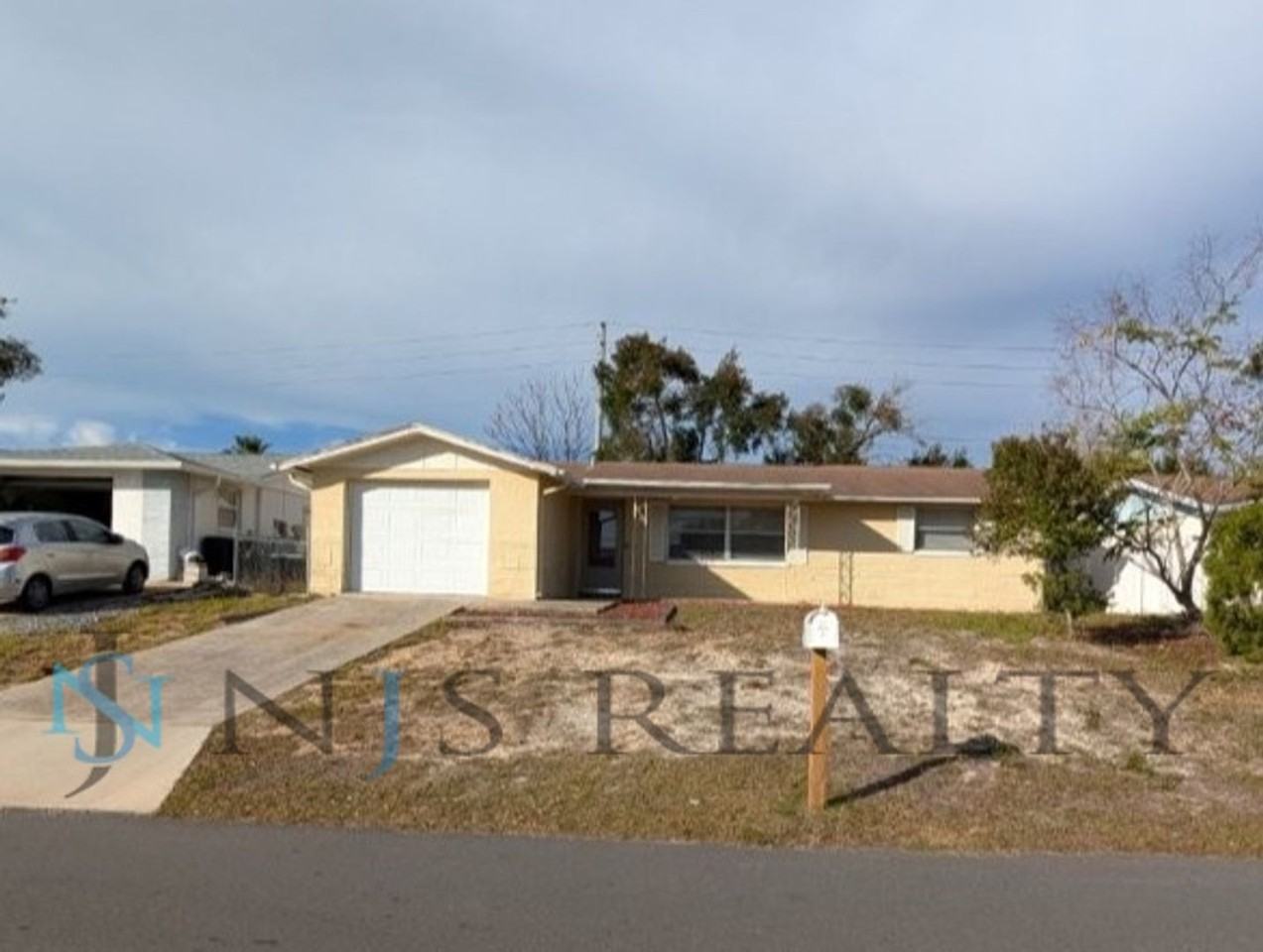 7635 Judith Cres - Photo 2 of 15