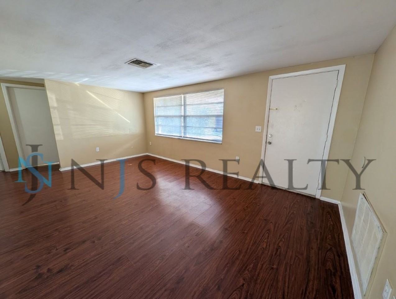 7635 Judith Cres - Photo 3 of 15