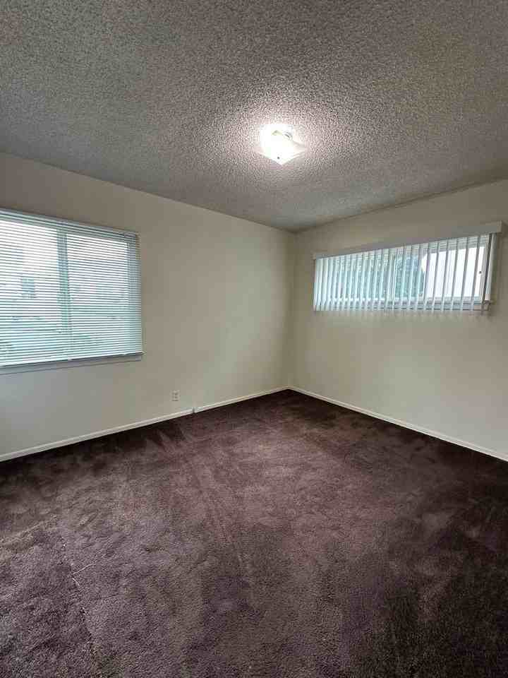 321-325 Calle Miramar - Photo 7 of 11