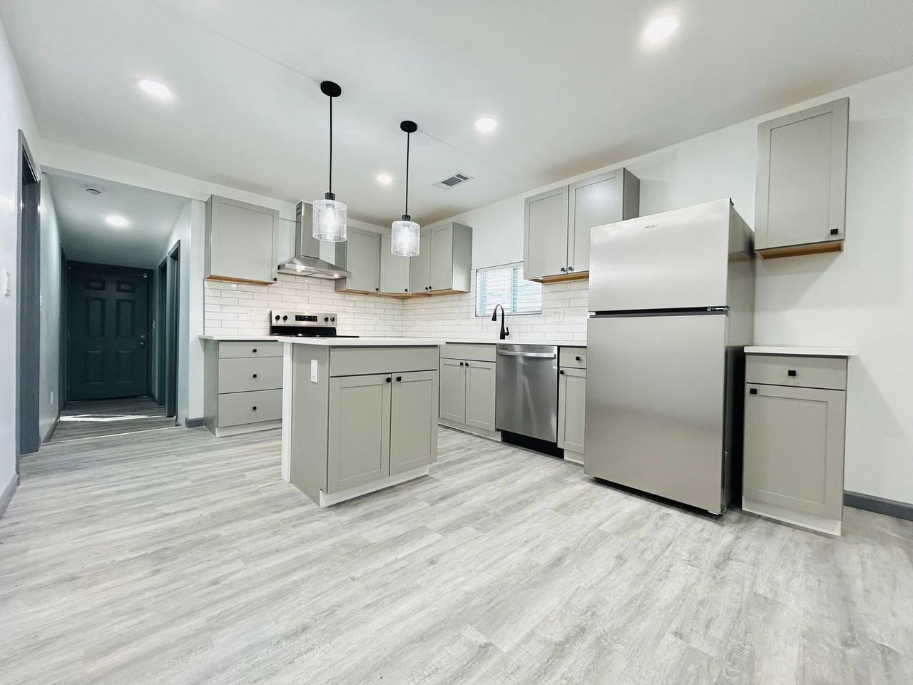 1477 Olive St Sw - Photo 2 of 13