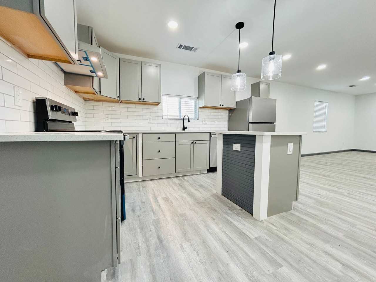 1477 Olive St Sw - Photo 3 of 13