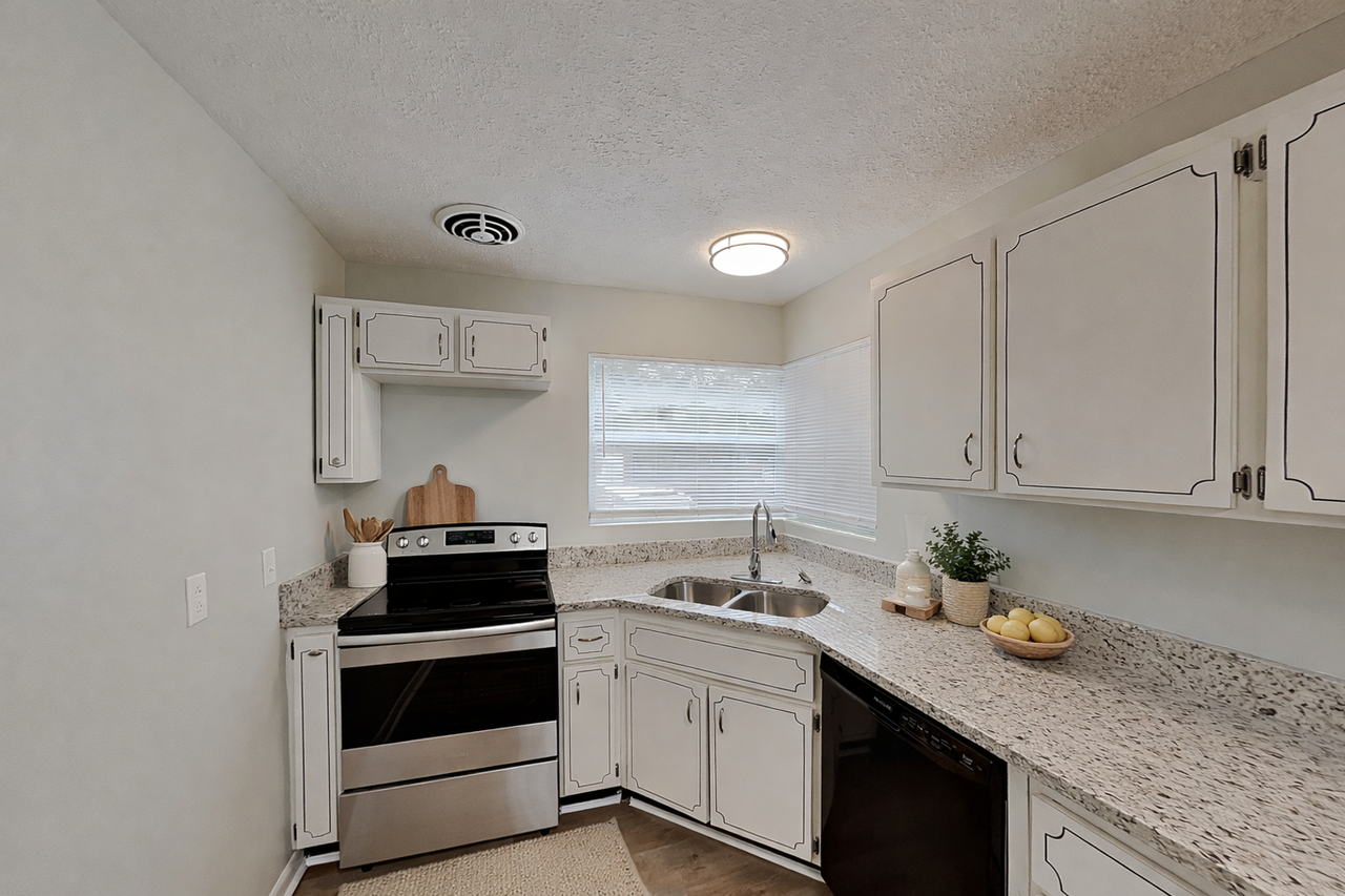 2917 Cesery Blvd - Photo 4 of 33