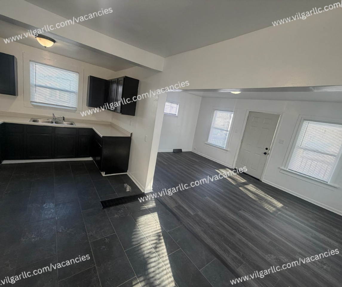 3808 Alabama St - Photo 4 of 15