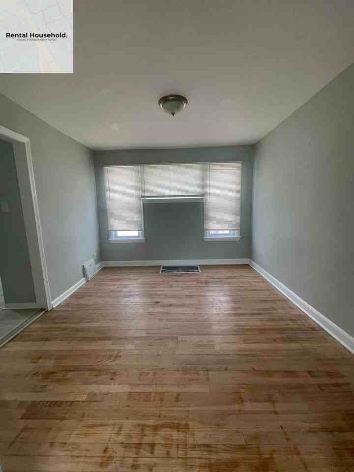 15719 Marlowe St - Photo 3 of 19