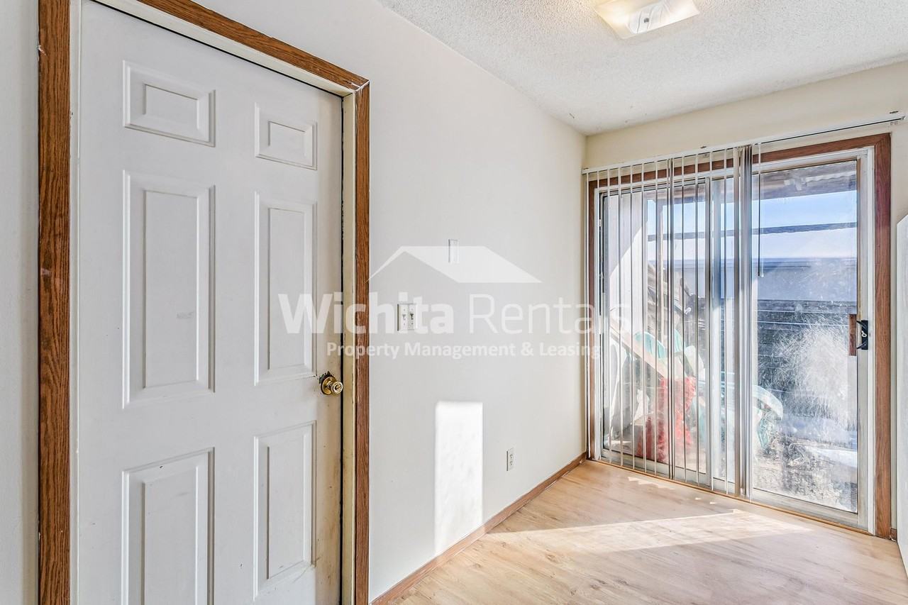 307 N Zachary Dr - Photo 3 of 11