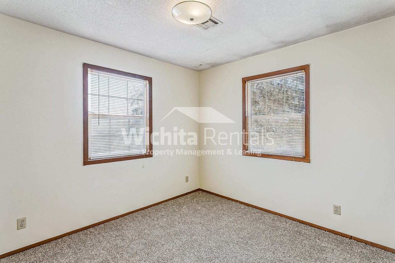 307 N Zachary Dr - Photo 7 of 11